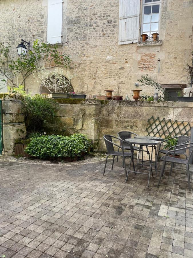 Auberge Du Boisne Villebois-Lavalette Exteriér fotografie